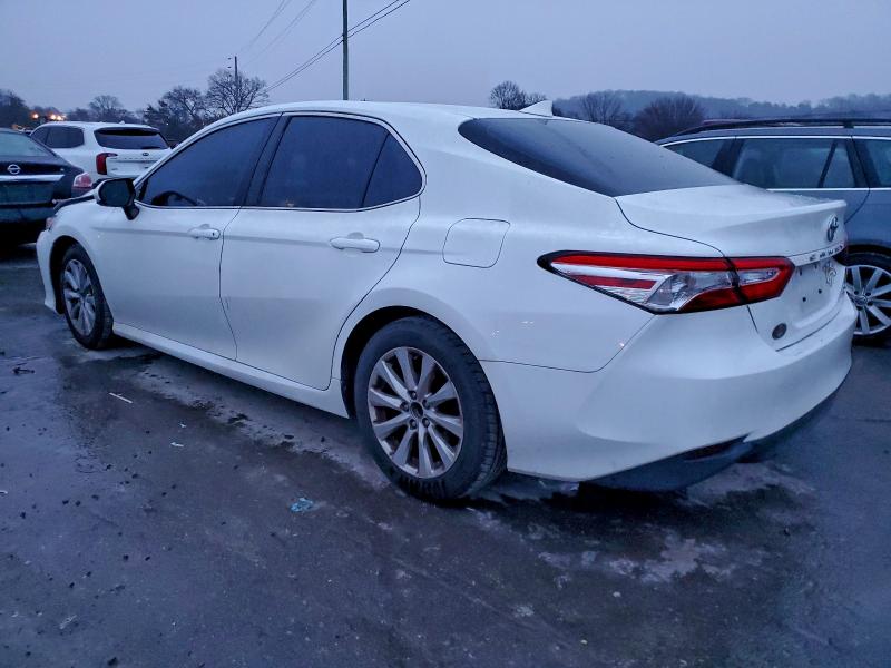 Фото 2 - TOYOTA CAMRY