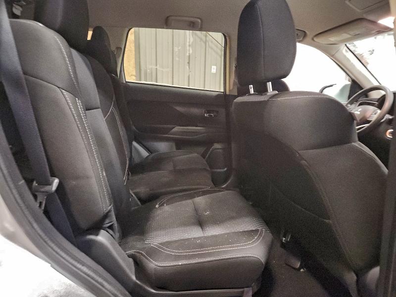 Фото 10 - MITSUBISHI OUTLANDER