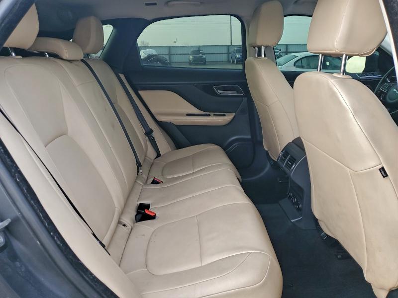 Фото 11 - JAGUAR F-PACE