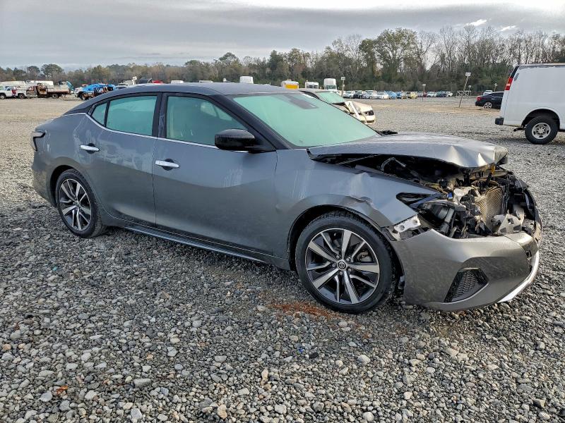 Фото 4 - NISSAN MAXIMA