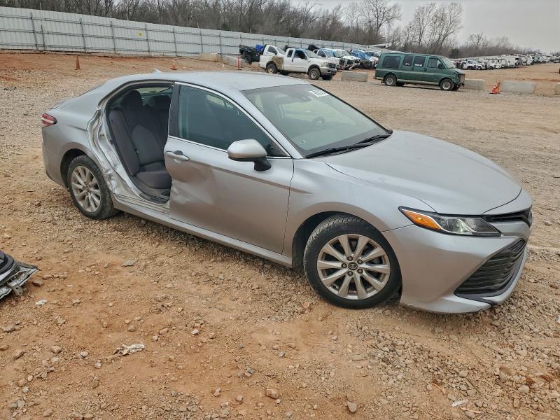 Фото 4 - TOYOTA CAMRY