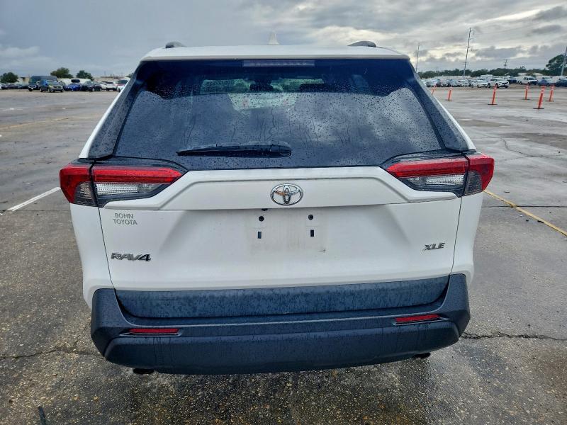 Фото 6 - TOYOTA RAV4