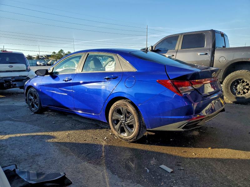 Фото 2 - HYUNDAI ELANTRA