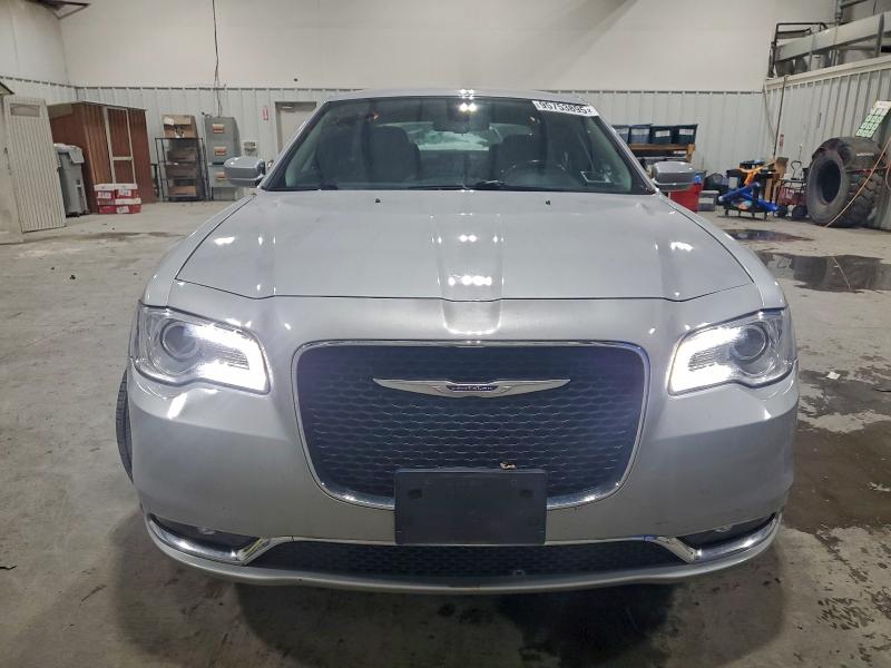 Фото 5 - CHRYSLER 300