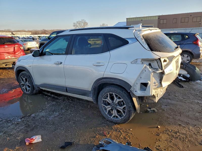 Фото 2 - KIA SELTOS