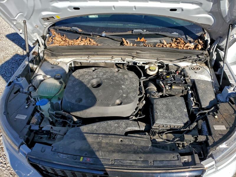 Фото 11 - VOLVO XC40