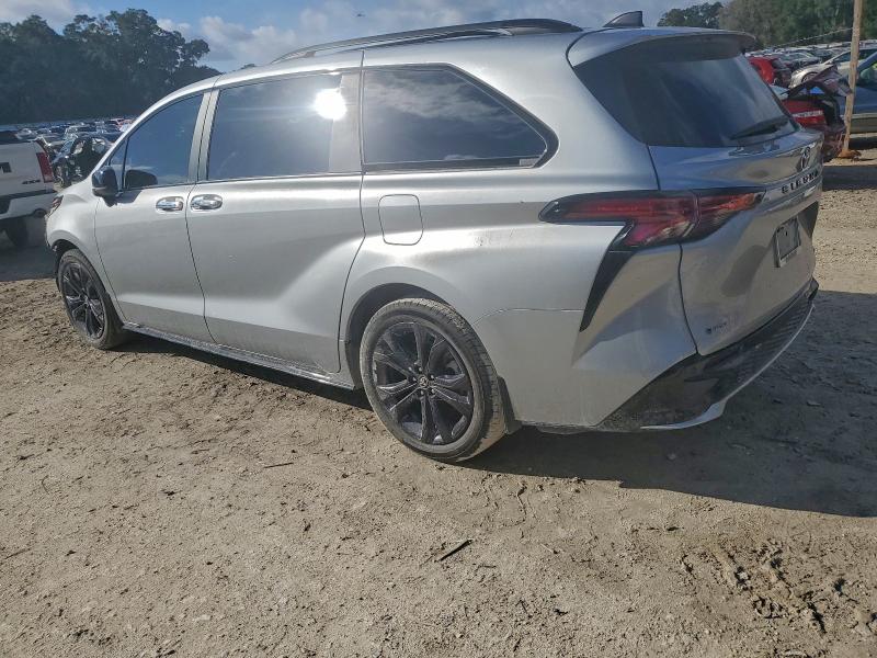 Фото 2 - TOYOTA SIENNA