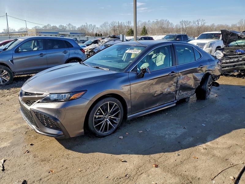 Фото 1 - TOYOTA CAMRY