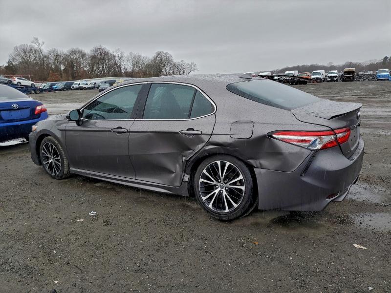 Фото 2 - TOYOTA CAMRY