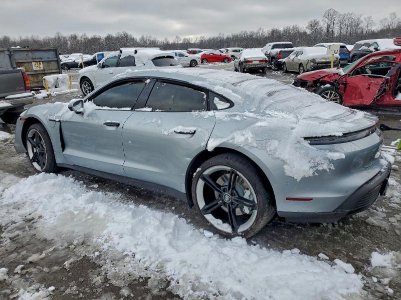 Фото 2 - PORSCHE TAYCAN