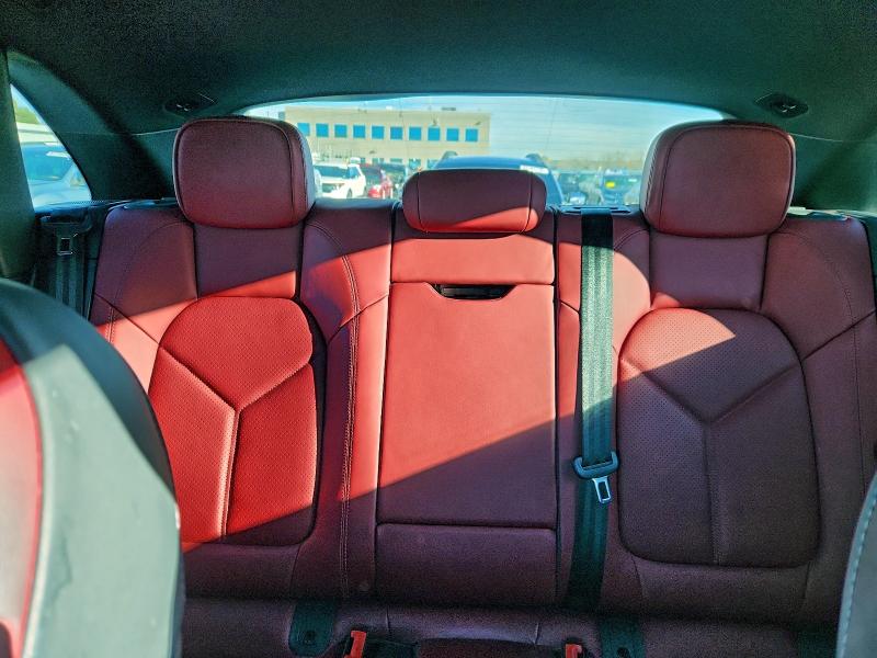 Фото 10 - PORSCHE MACAN