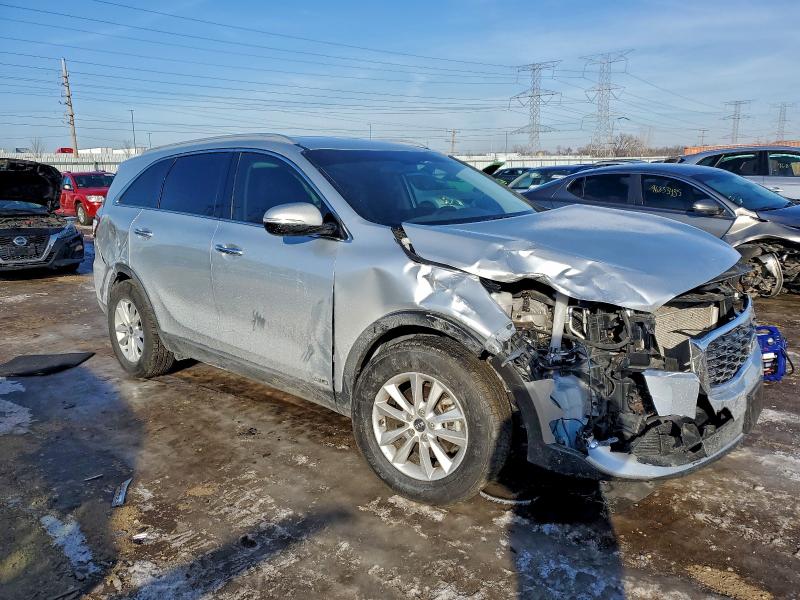 Фото 4 - KIA SORENTO