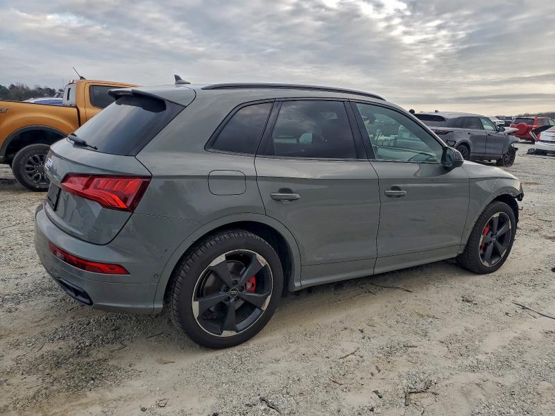 Фото 3 - AUDI SQ5
