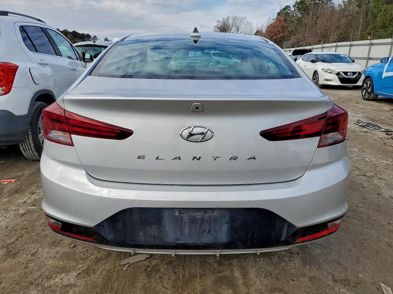 Фото 6 - HYUNDAI ELANTRA
