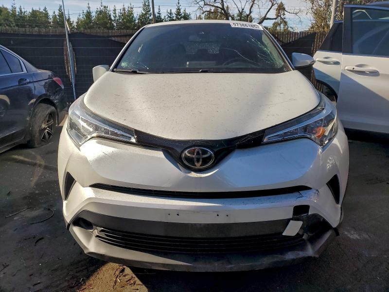 Фото 5 - TOYOTA C-HR