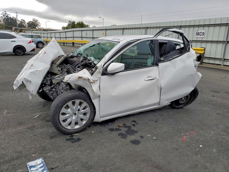 Фото 1 - NISSAN VERSA