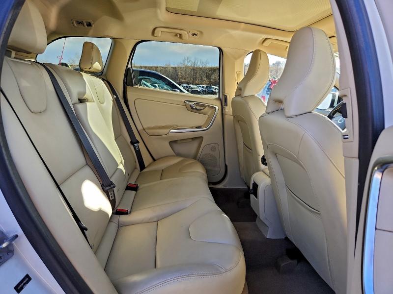 Фото 11 - VOLVO XC60