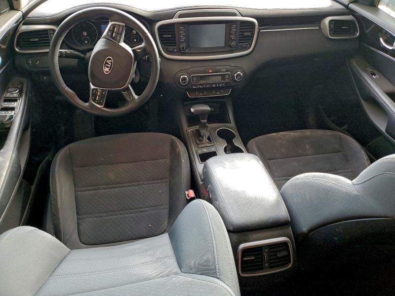 Фото 8 - KIA SORENTO