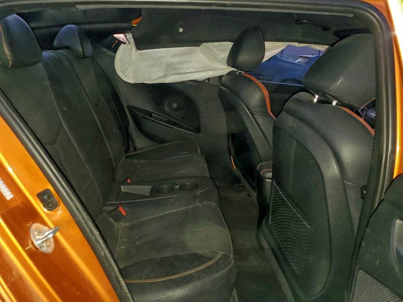 Фото 10 - HYUNDAI VELOSTER