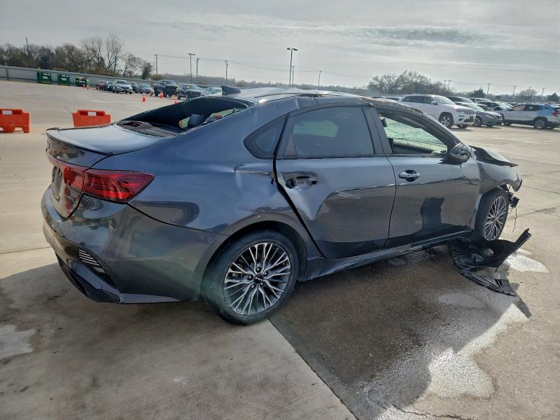 Фото 3 - KIA FORTE
