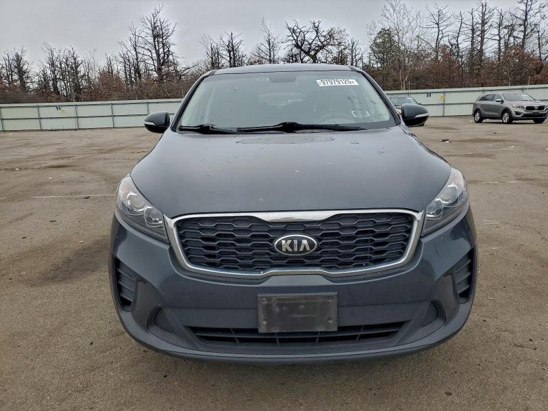 Фото 5 - KIA SORENTO