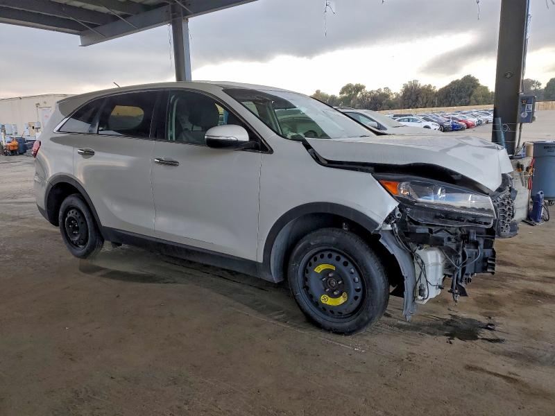 Фото 4 - KIA SORENTO