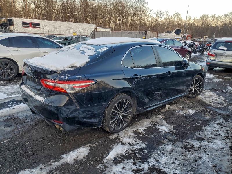 Фото 3 - TOYOTA CAMRY