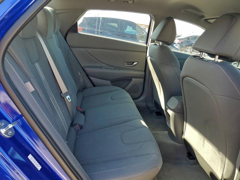 Фото 10 - HYUNDAI ELANTRA