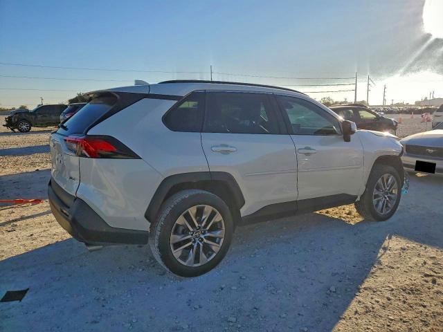 Фото 3 - TOYOTA RAV4