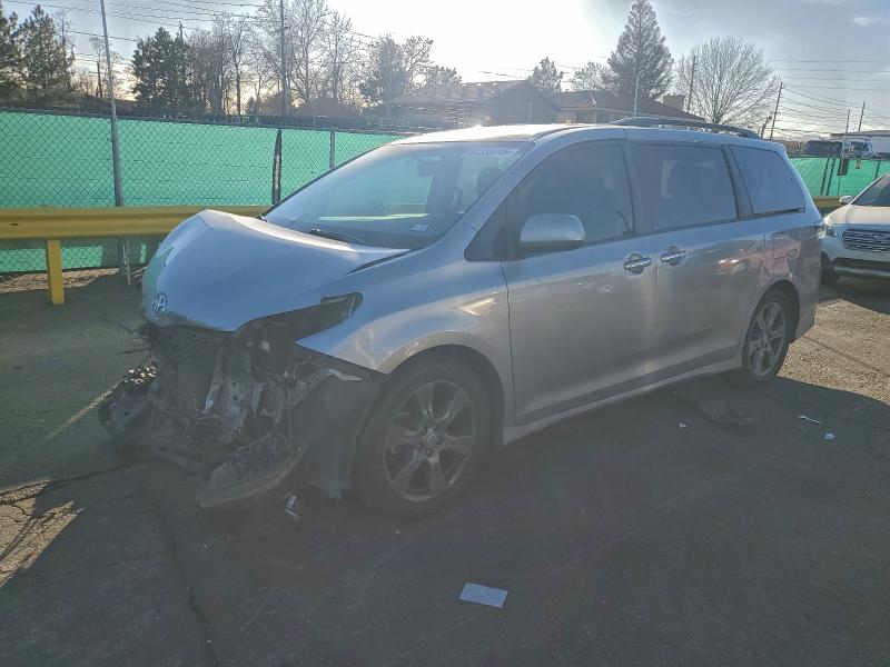Фото 1 - TOYOTA SIENNA
