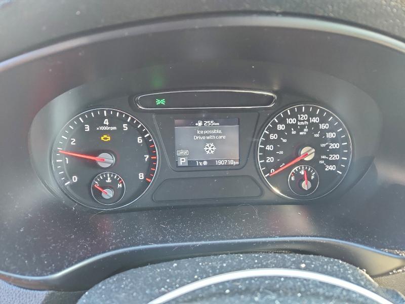 Фото 9 - KIA SORENTO