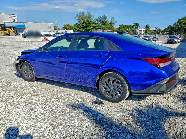 Фото 2 - HYUNDAI ELANTRA