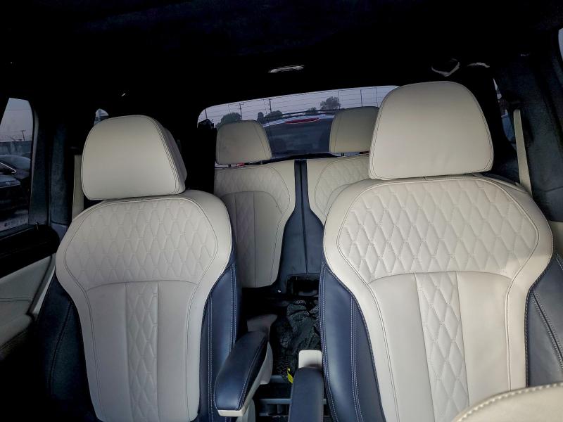 Фото 10 - BMW X7