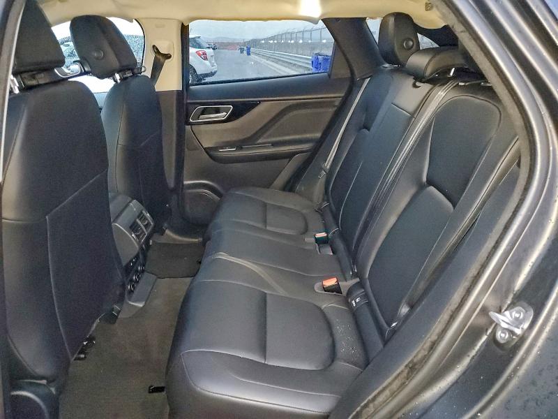 Фото 11 - JAGUAR F-PACE