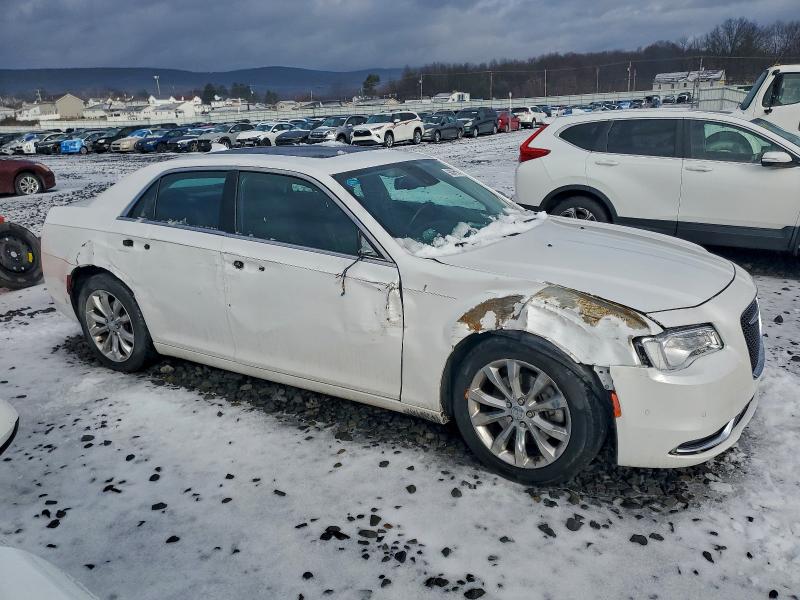 Фото 4 - CHRYSLER 300