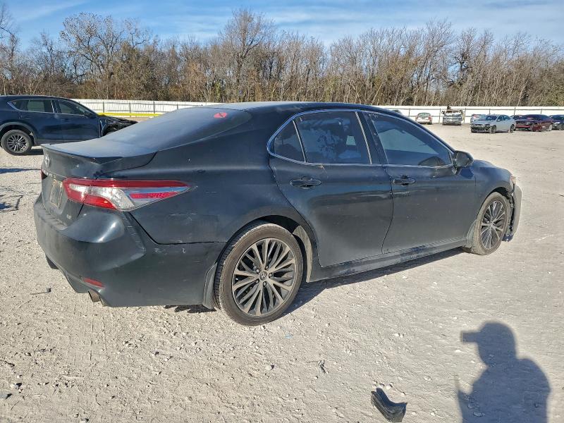 Фото 3 - TOYOTA CAMRY