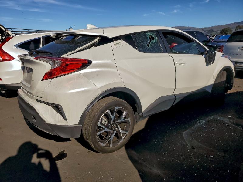 Фото 3 - TOYOTA C-HR