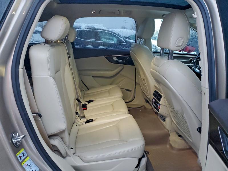 Фото 11 - AUDI Q7