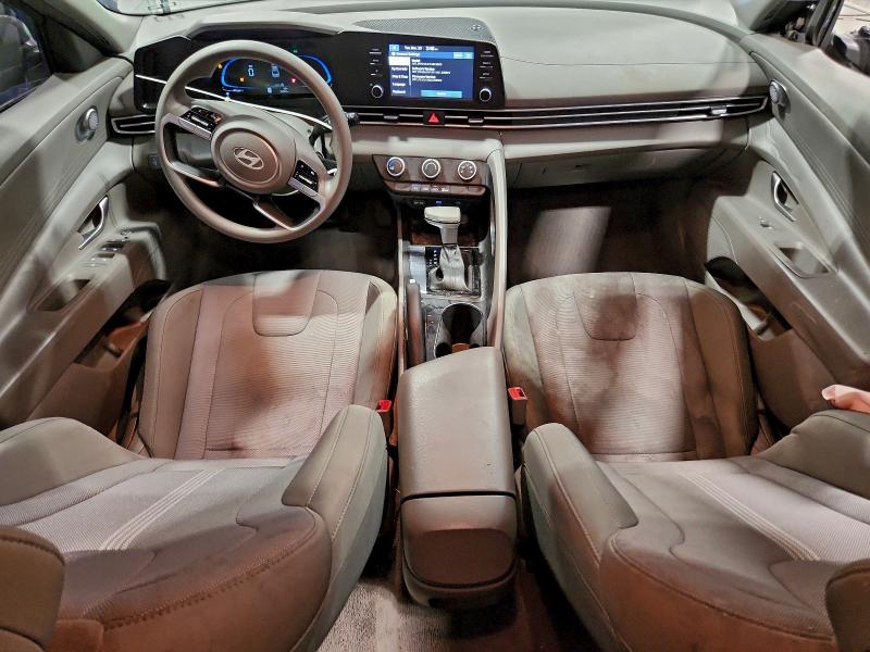 Фото 8 - HYUNDAI ELANTRA