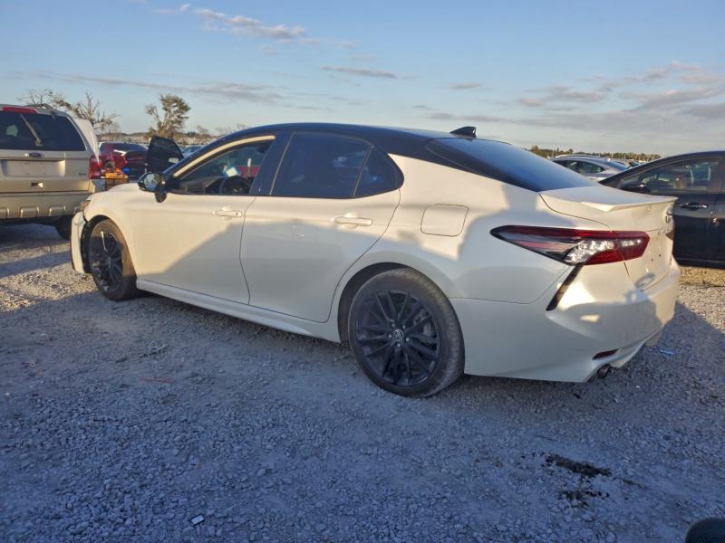 Фото 2 - TOYOTA CAMRY