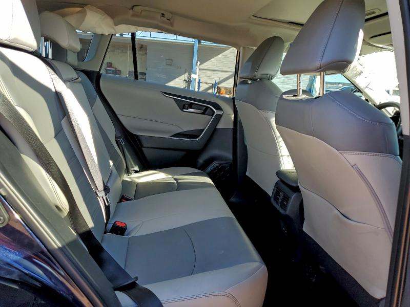 Фото 11 - TOYOTA RAV4