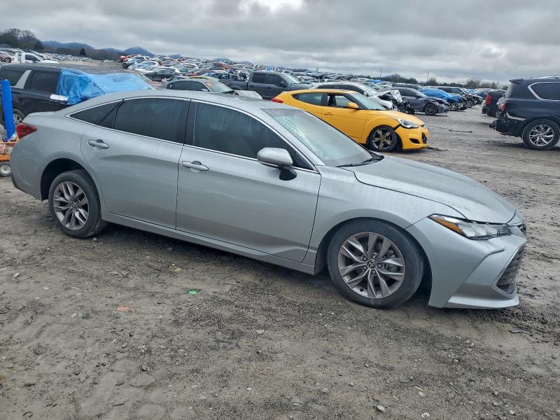 Фото 4 - TOYOTA AVALON