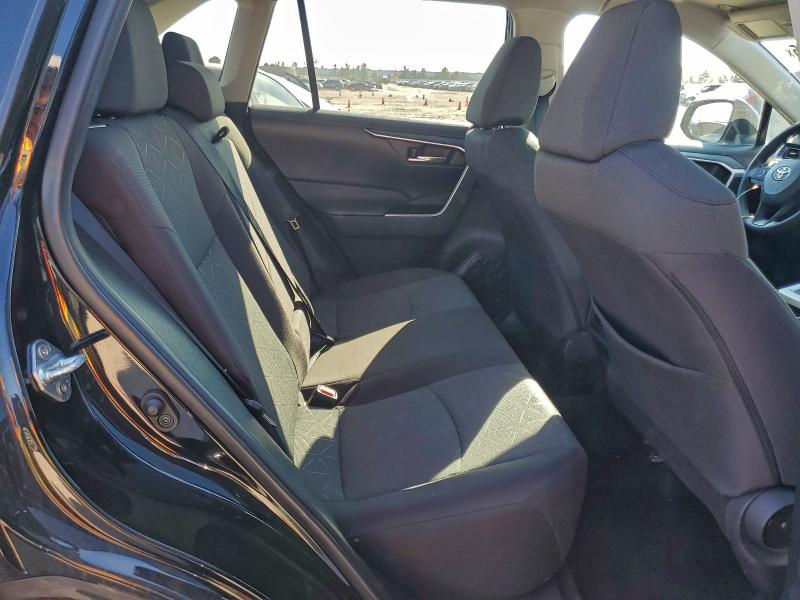 Фото 11 - TOYOTA RAV4