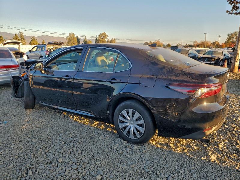 Фото 2 - TOYOTA CAMRY