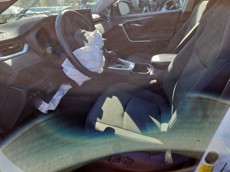 Фото 7 - TOYOTA RAV4