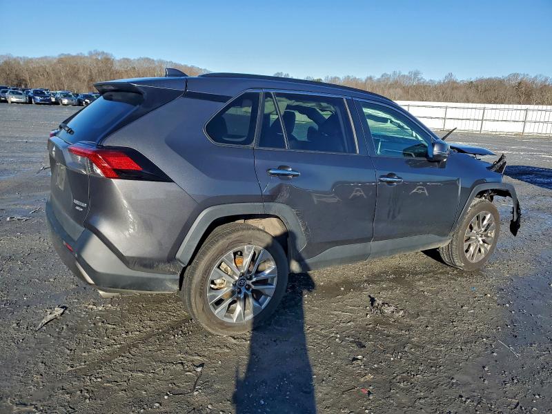 Фото 3 - TOYOTA RAV4