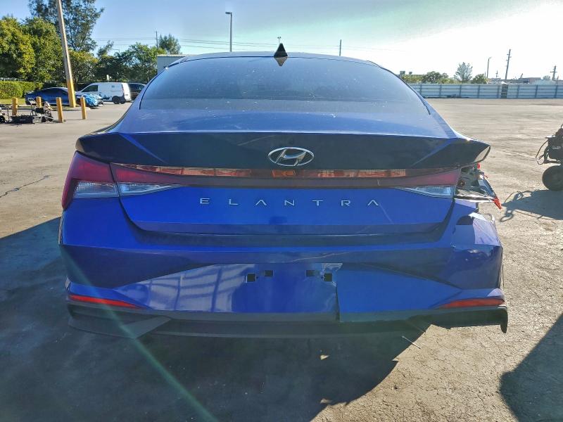 Фото 6 - HYUNDAI ELANTRA