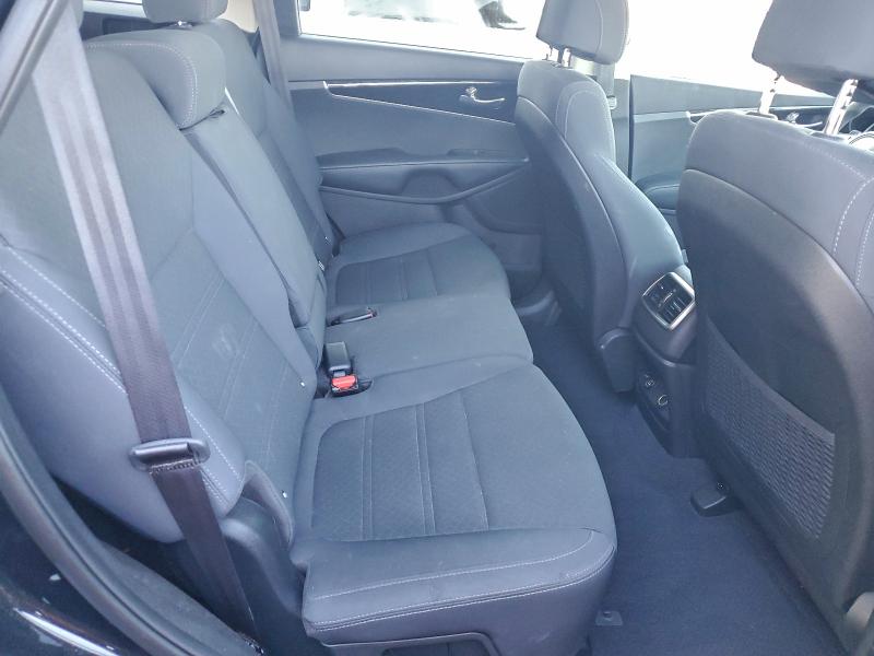 Фото 11 - KIA SORENTO