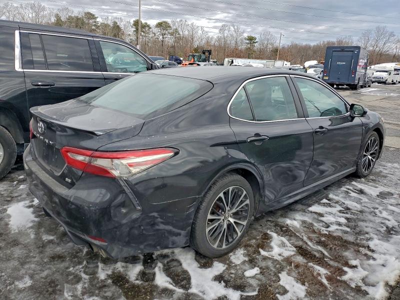 Фото 3 - TOYOTA CAMRY