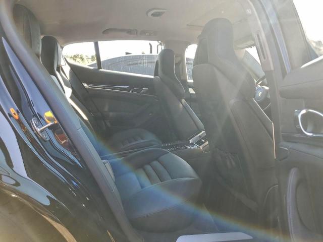 Фото 10 - PORSCHE PANAMERA